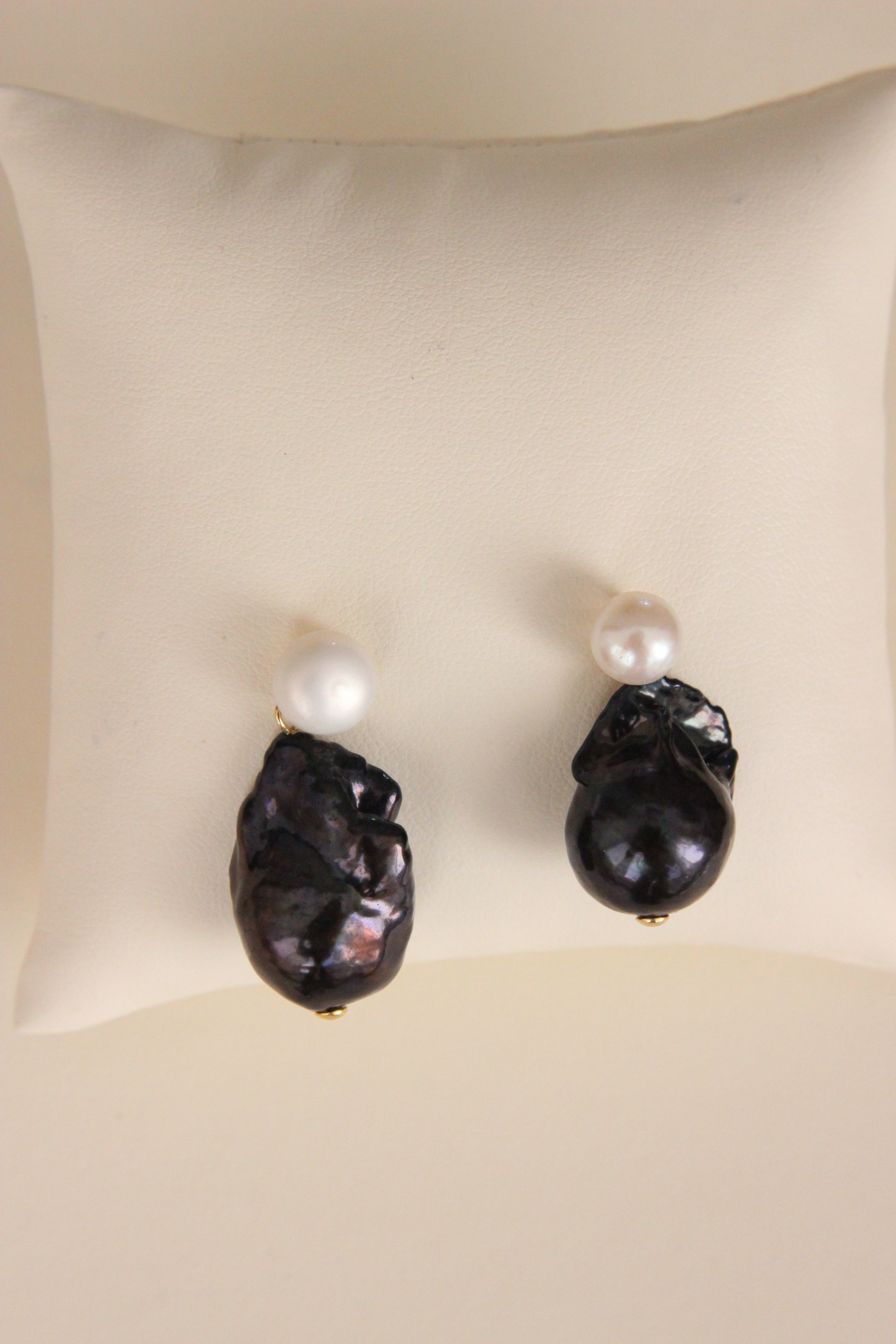 PENDIENTES BELLA BLANCO Y NEGRO