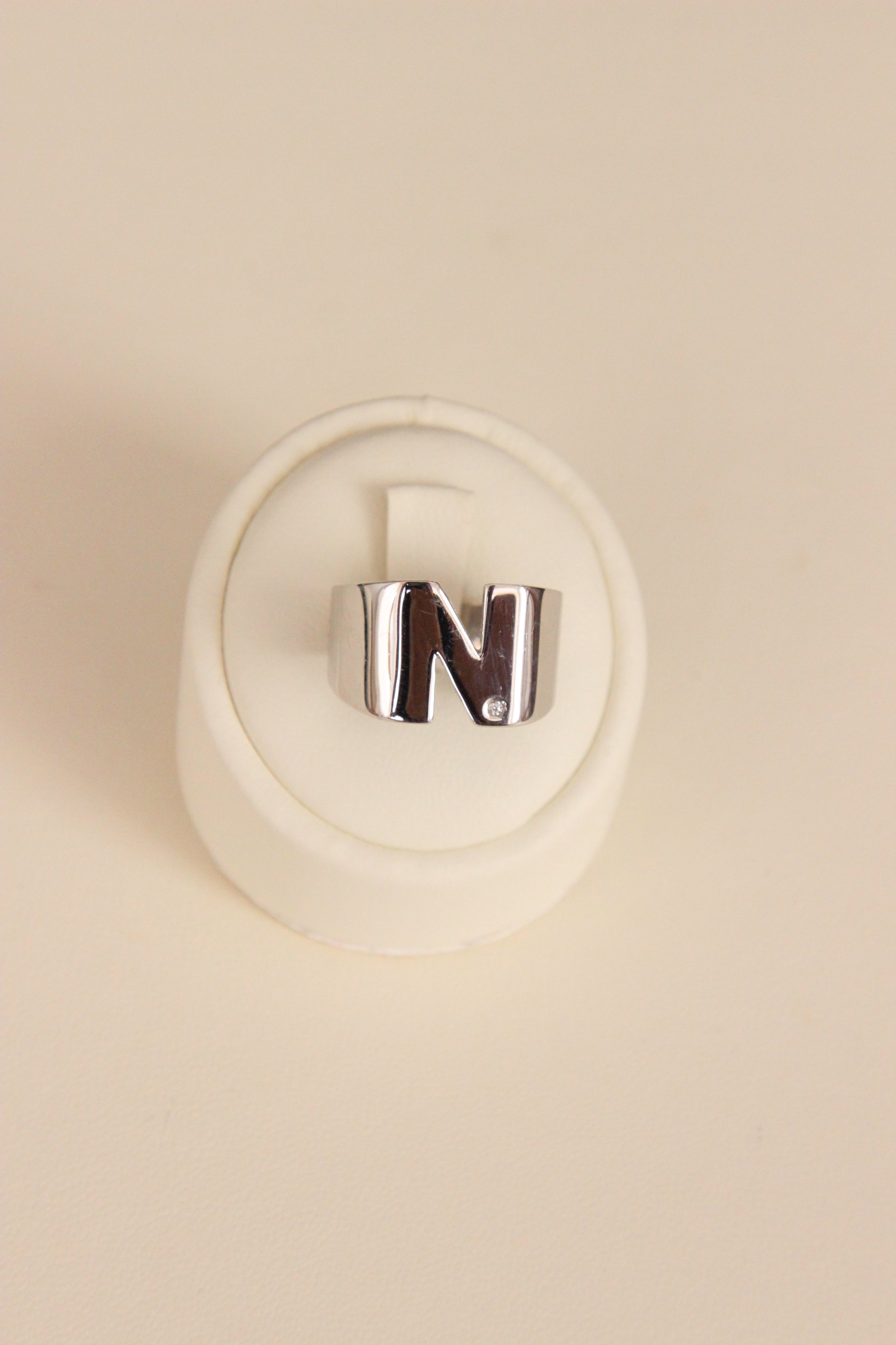 ANILLO SILUETA LETRA N