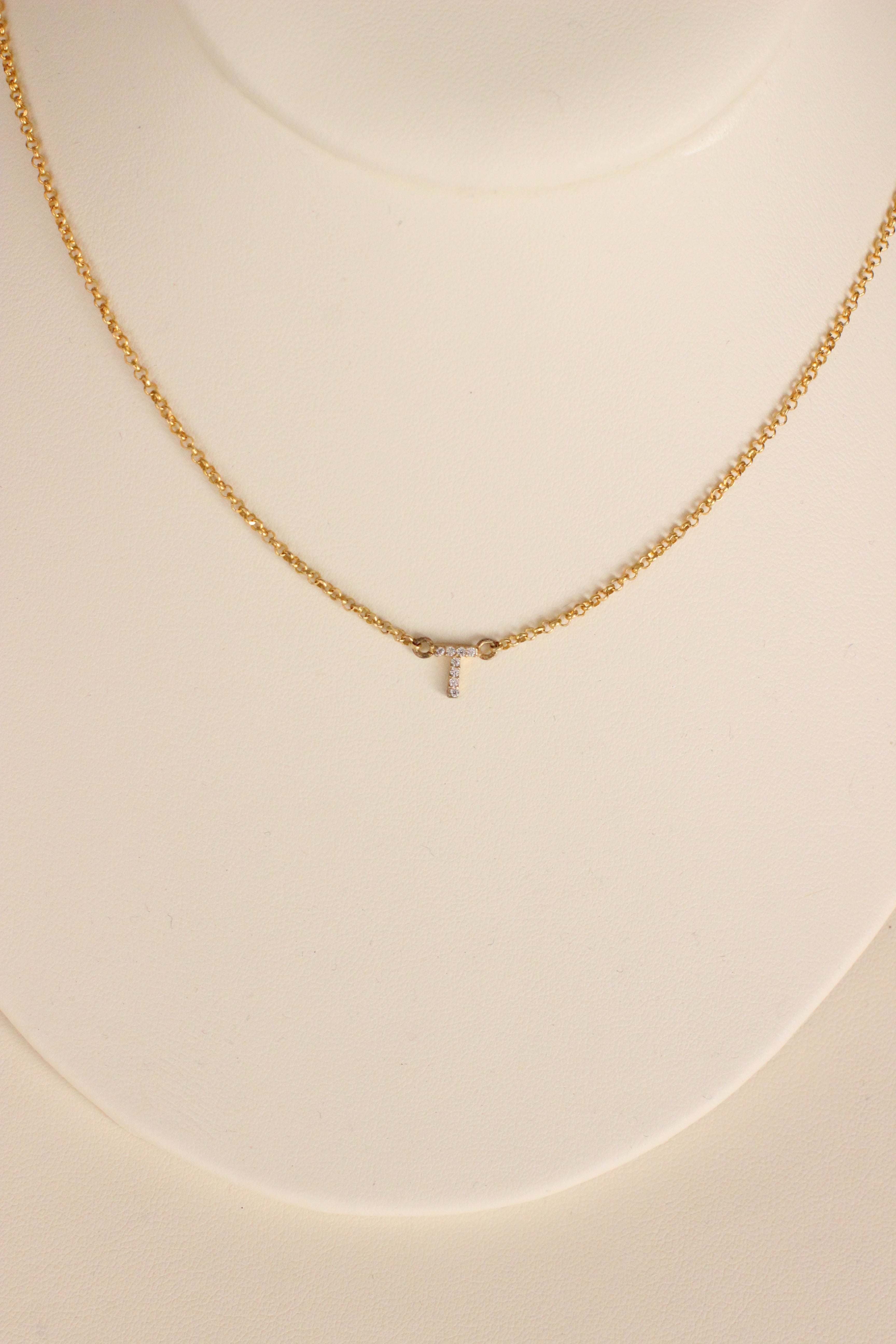 COLLAR LETRA T