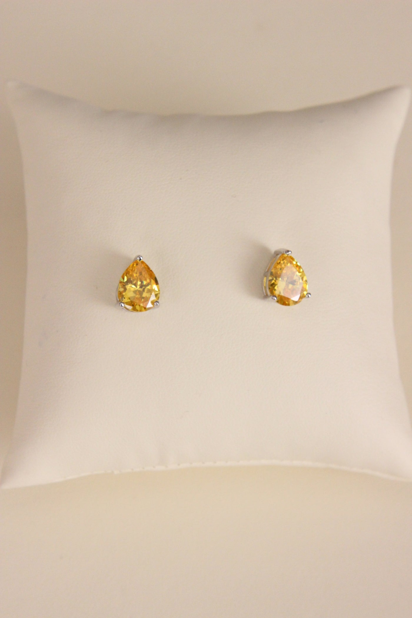PENDIENTES INFINITY AMARILLO