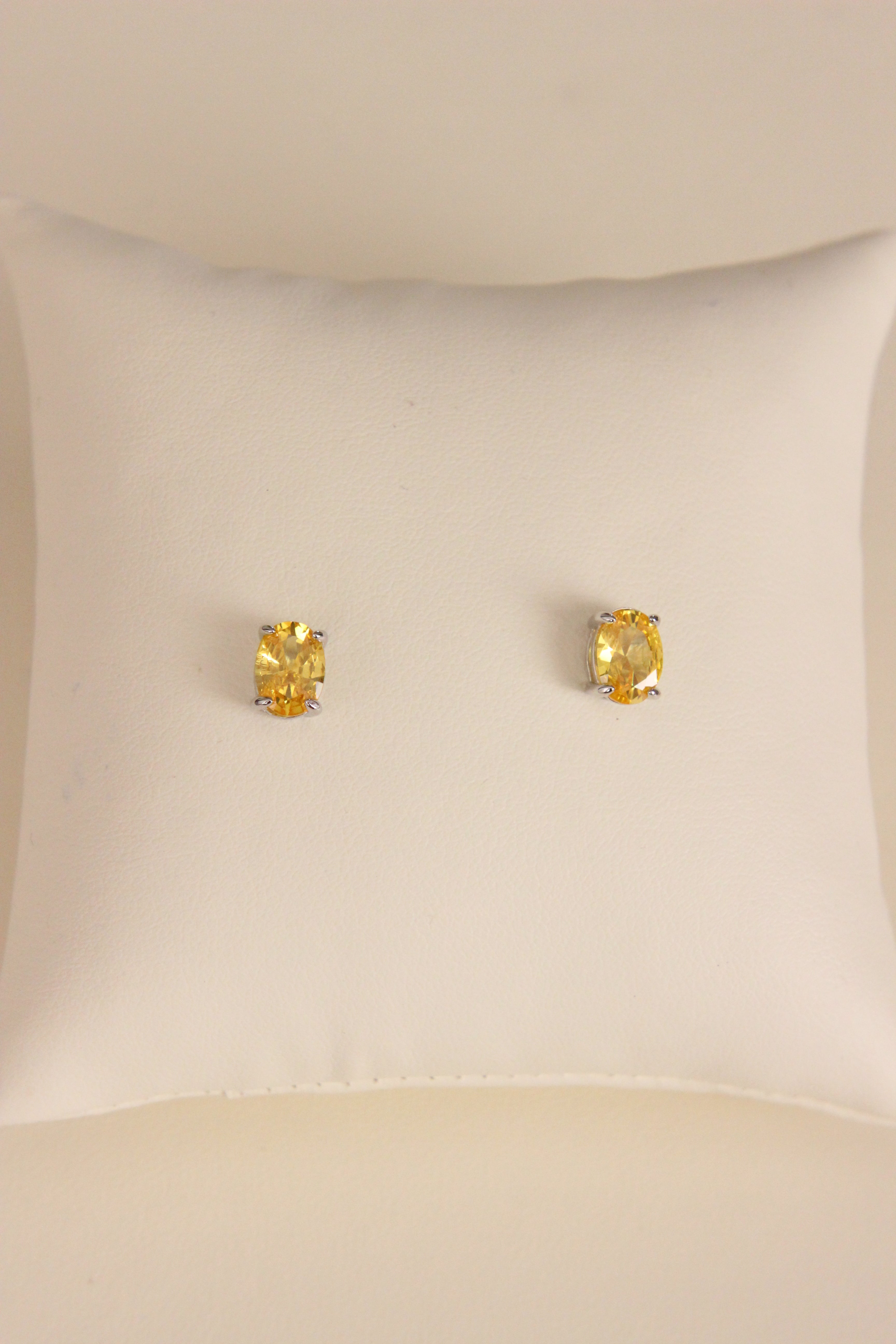 PENDIENTES ZIRCON AMARILLO OVALADO