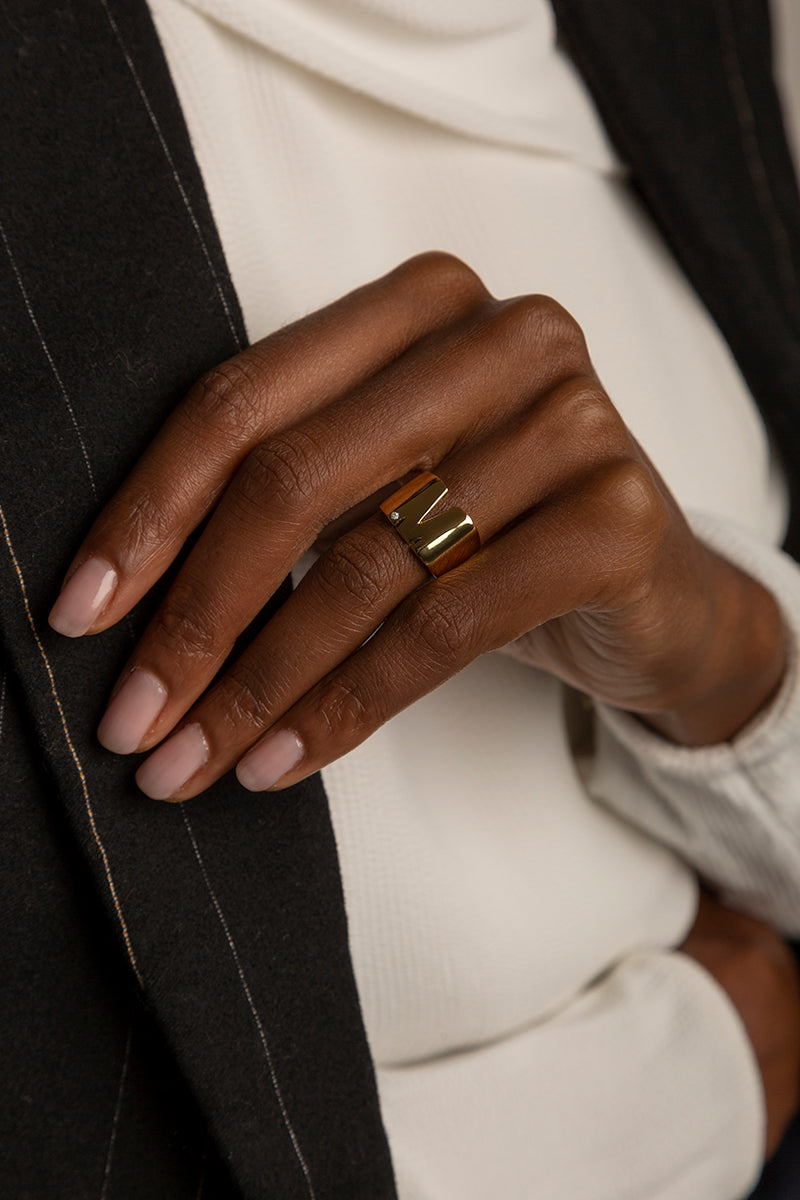 GOLD INITIAL SILHOUETTE RING